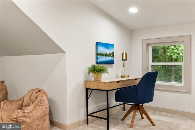 Building Photo - 4386 Lakewood Dr