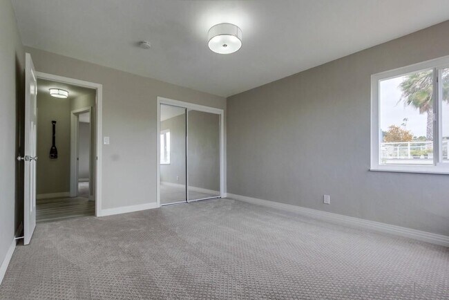 Building Photo - 129 S San Jacinto Dr