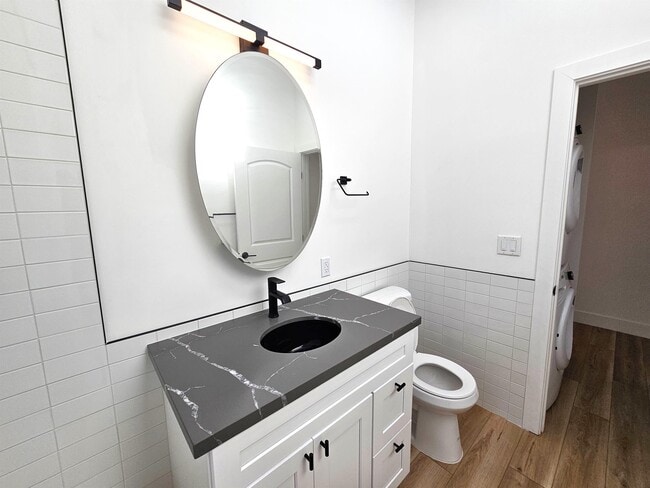 Building Photo - 2711 W 60th St