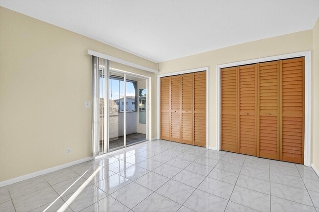 Building Photo - 46 Waltham B