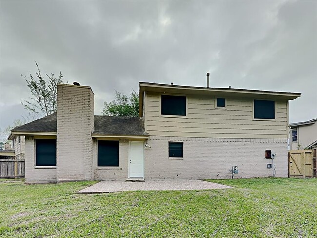 Building Photo - 5200 Treewood Dr