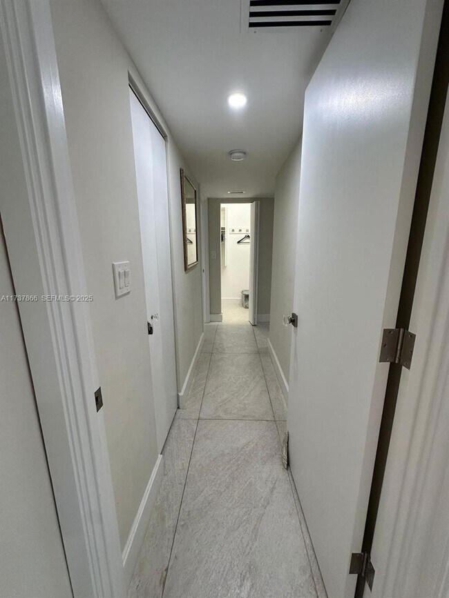 Building Photo - 2751 S Ocean Dr