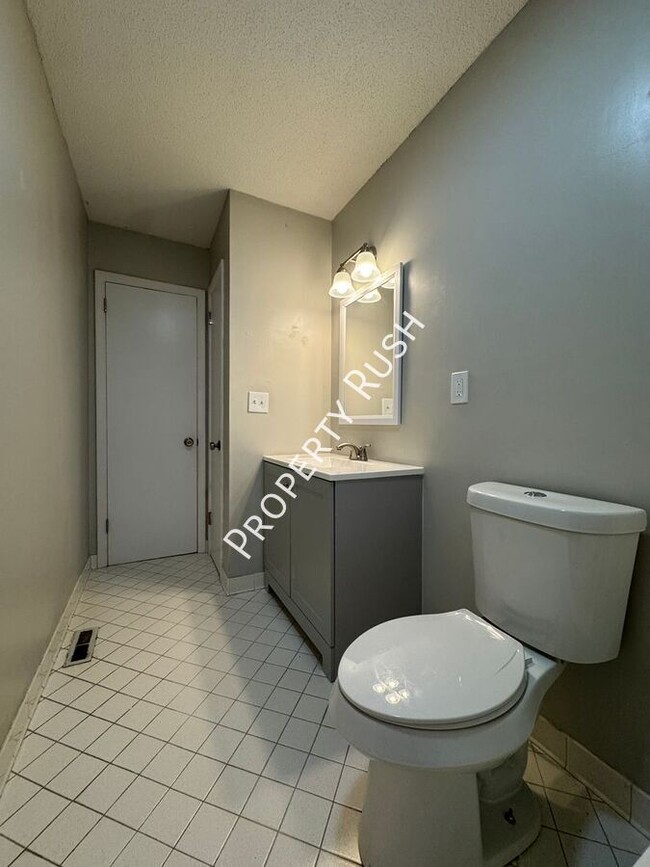 Building Photo - 3637 Missionaire Ave