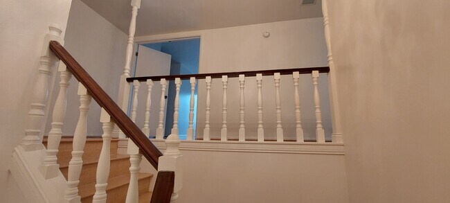 Building Photo - 1122 Peck Dr