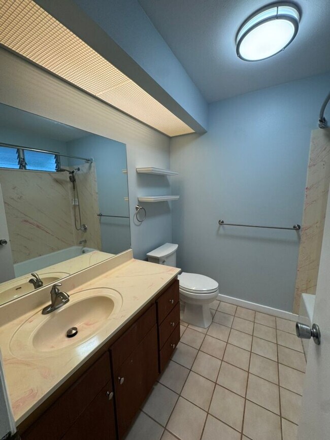 Building Photo - Bright & Spacious 3-Bedroom Home in Peacef...