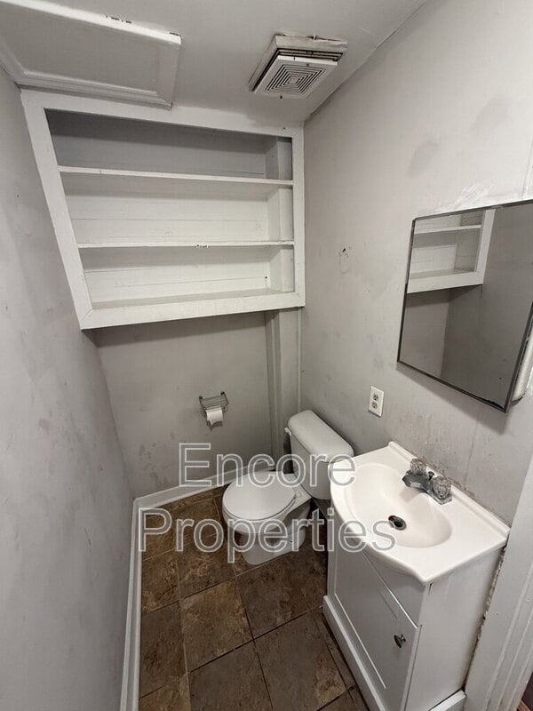 Building Photo - 1209 N Hyde Park Ave