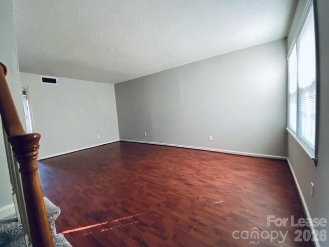 Building Photo - 4657 Old Lantern Way