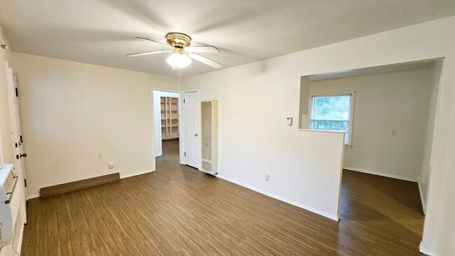 Building Photo - Charming 3/1 in Midwest City-Remodeled