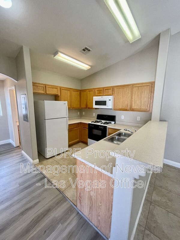 Building Photo - 3047 Errol Flynn St