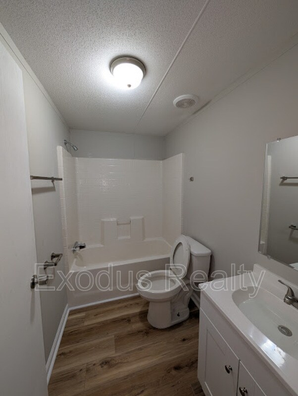 Building Photo - 45 Castle Wood