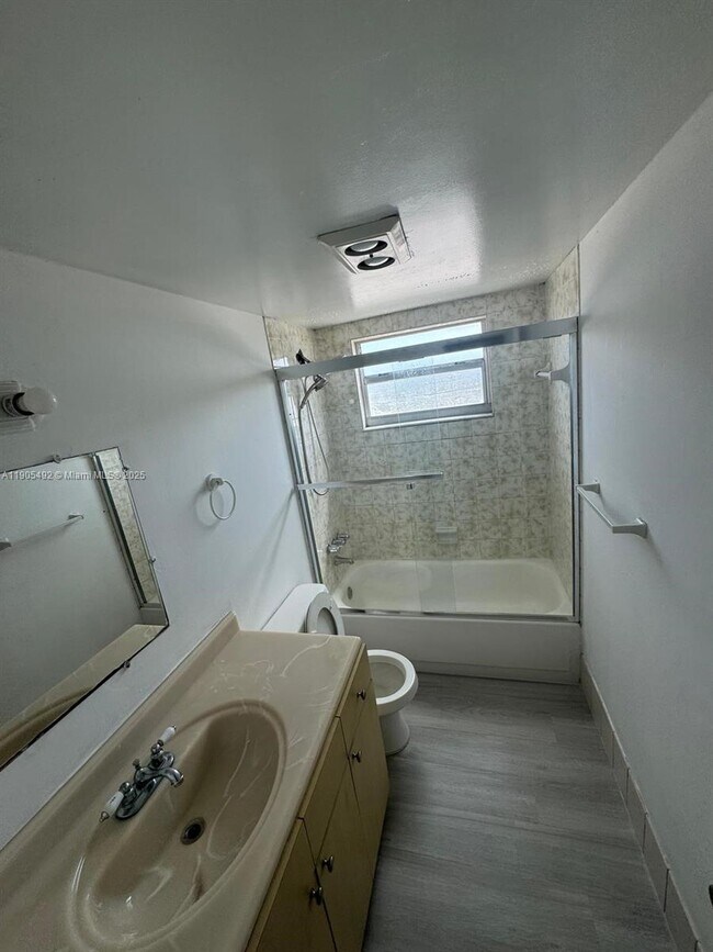 Building Photo - 15600 NW 7th Ave