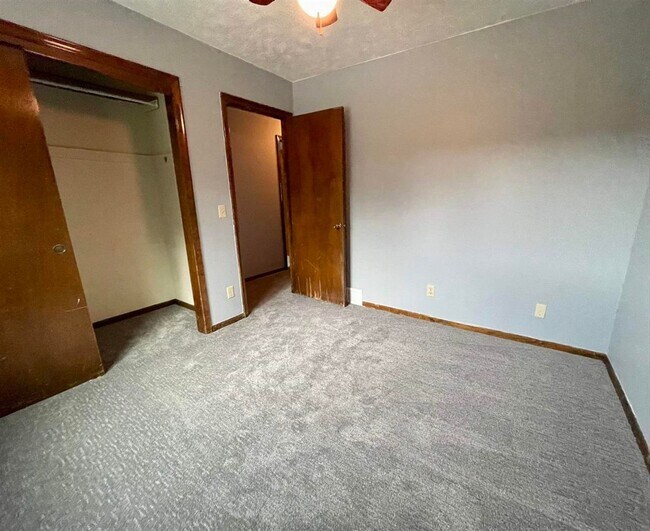Building Photo - Spacious Tri-Level Home With Modern Upgrad...