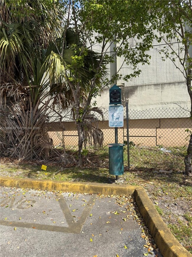 Building Photo - 8009 W 6th Ave