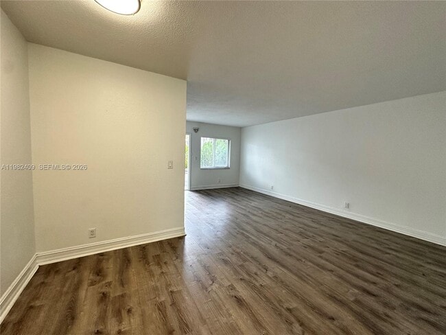 Building Photo - 1400 NE 56th St