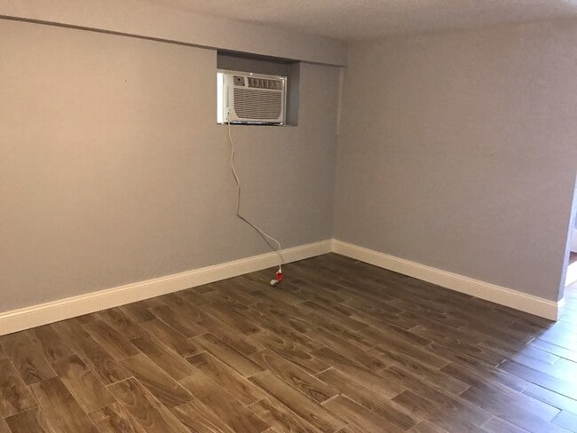 Building Photo - Gorgeous and spacious home in Danbury, Just remodeled and move in ready!