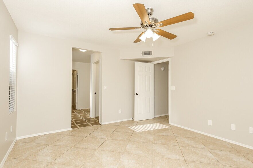 Building Photo - 8841 W Villa Rita Dr