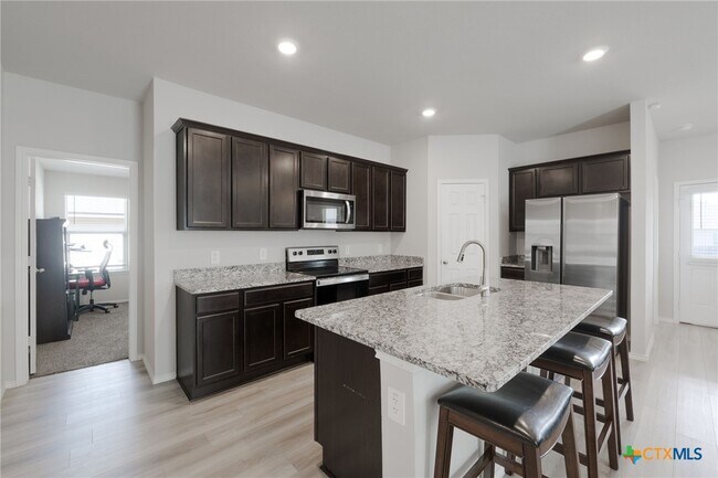 Building Photo - 2334 Aylesbury Dr