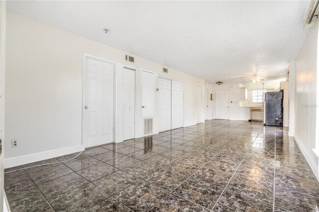 Building Photo - 313 Dirksen Dr