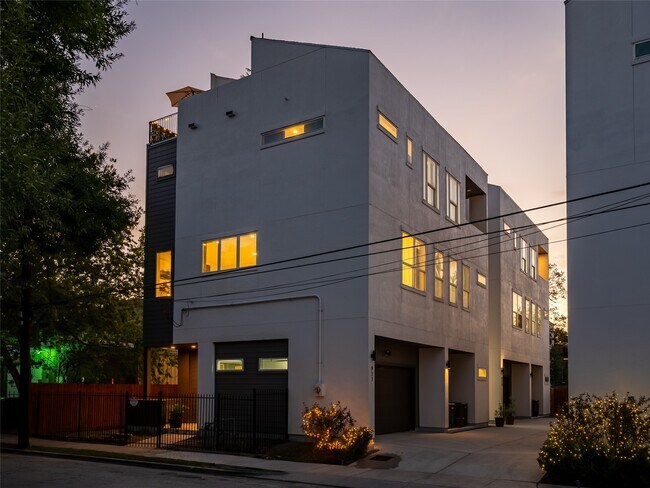 Building Photo - 911 Thompson St