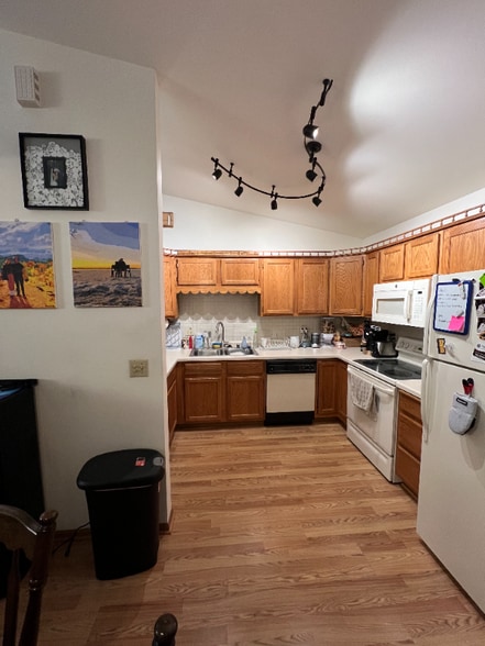 Building Photo - 611 Barrington Ct