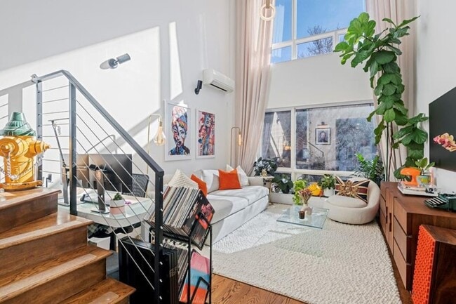 Building Photo - 299 Van Buren St