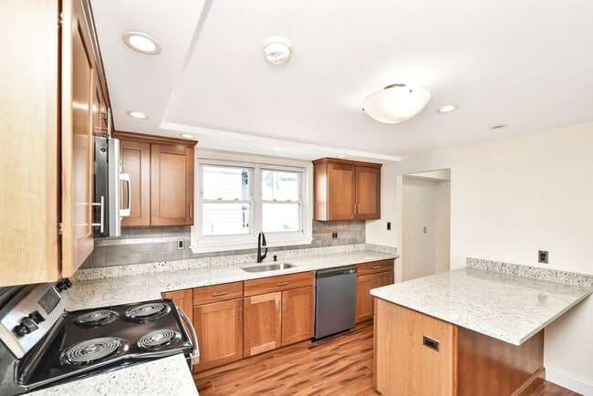 Building Photo - 77 Swan St