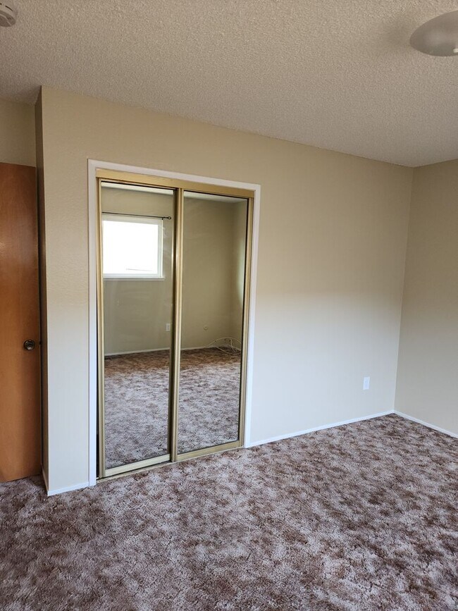 Building Photo - K1329-1331RA