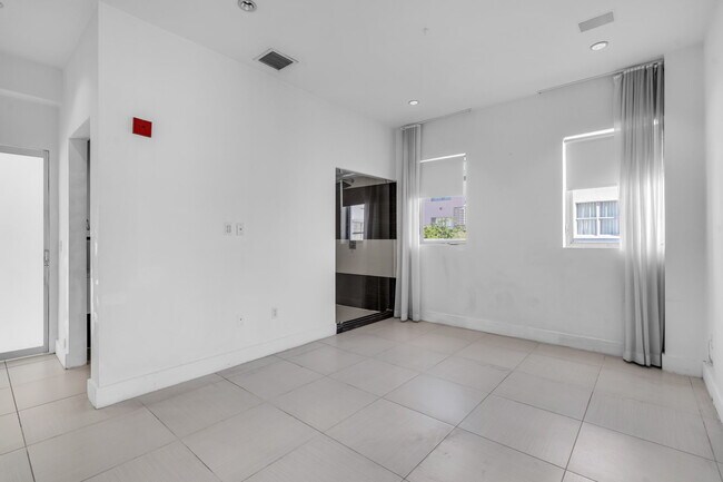 Building Photo - 229 8th St