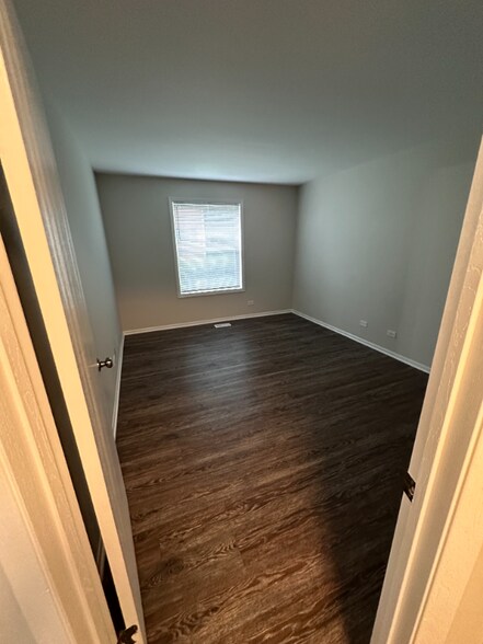 Building Photo - 1543 Raymond Dr
