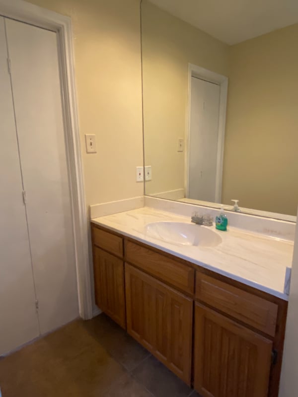 Building Photo - 1925 Willow Vale Dr