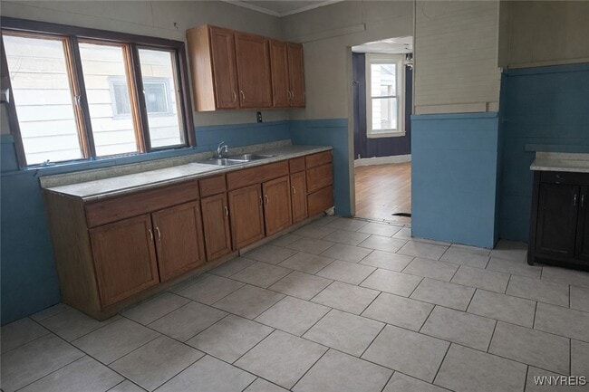 Building Photo - 35 Shepard St