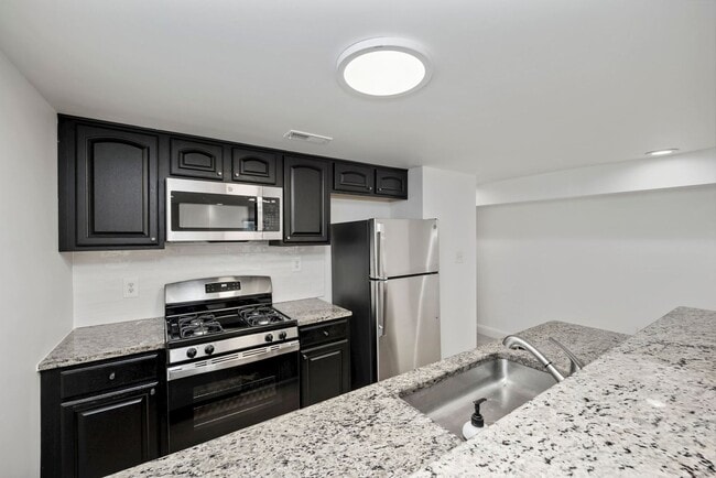 Building Photo - Sunlit & Fully Updated 2BR/1BA Condo in the Heart of U Street Corridor