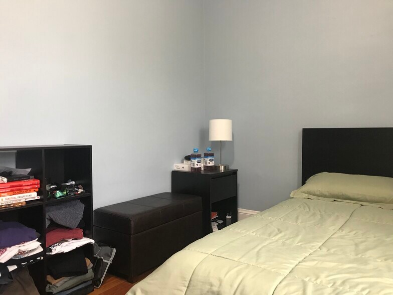 Building Photo - 2 Hillside St