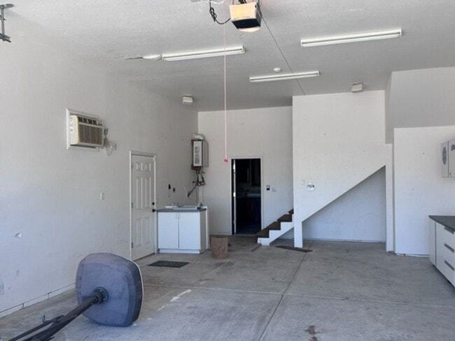 Building Photo - 3BR 2Ba Boat Deep Hightop Garage & Colorado River Views