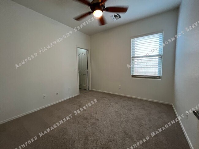 Building Photo - BEAUTIFUL 3 BEDROOM 2 BATHROOM HOUSE FOR R...