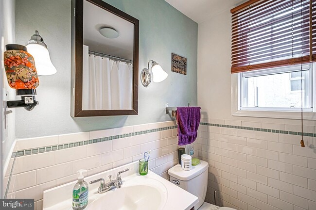 Building Photo - 2035 Carpenter St