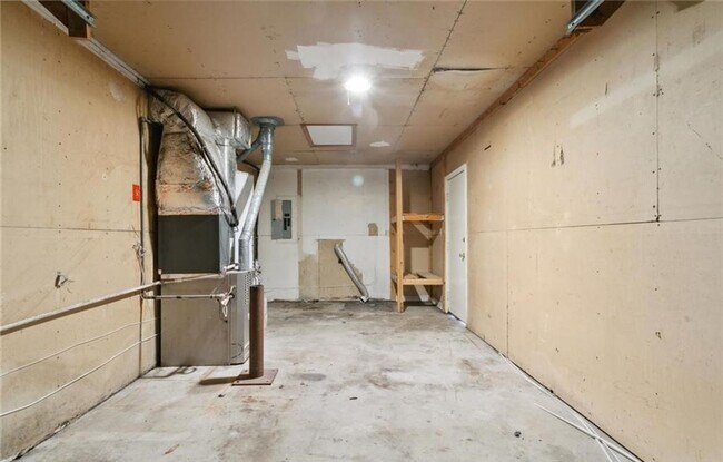 Building Photo - 4 Bed House Ready For a New Tenant
