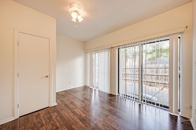 Building Photo - 3102 Cedar St