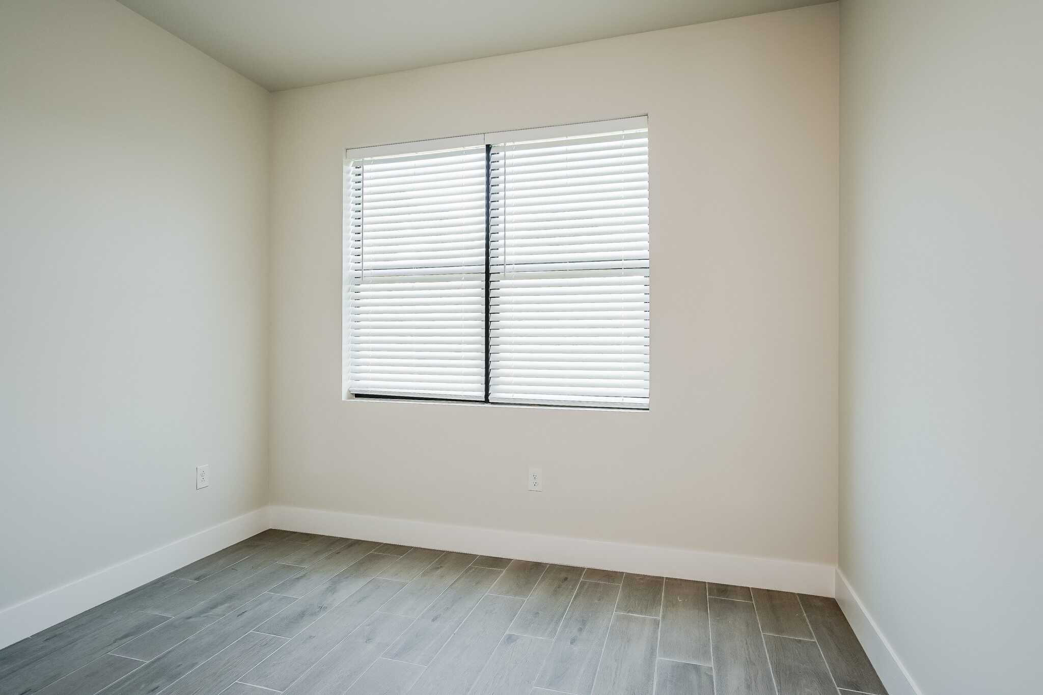 Building Photo - 6133 Hughes Ave