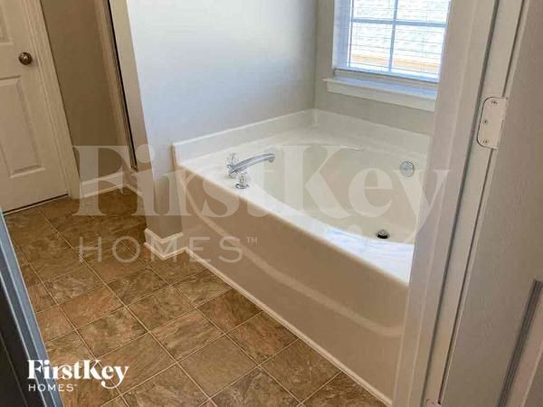 Building Photo - 1011 Bridleside Dr