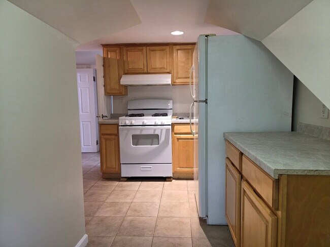 Building Photo - Saint Pauls Avenue, Cliffside Park, NJ 07010 - 1 BR 1 BA multi-family home
