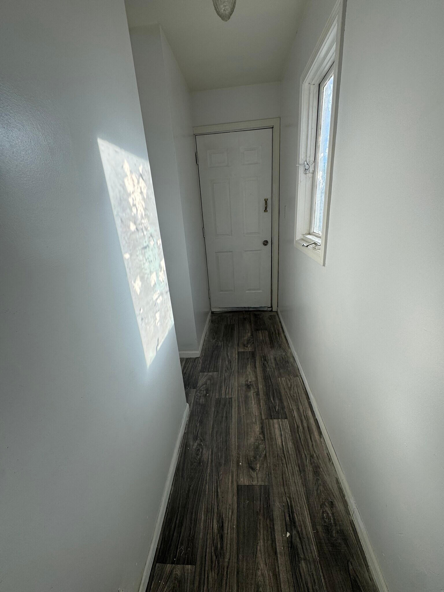 Building Photo - 647 W 48th Pl