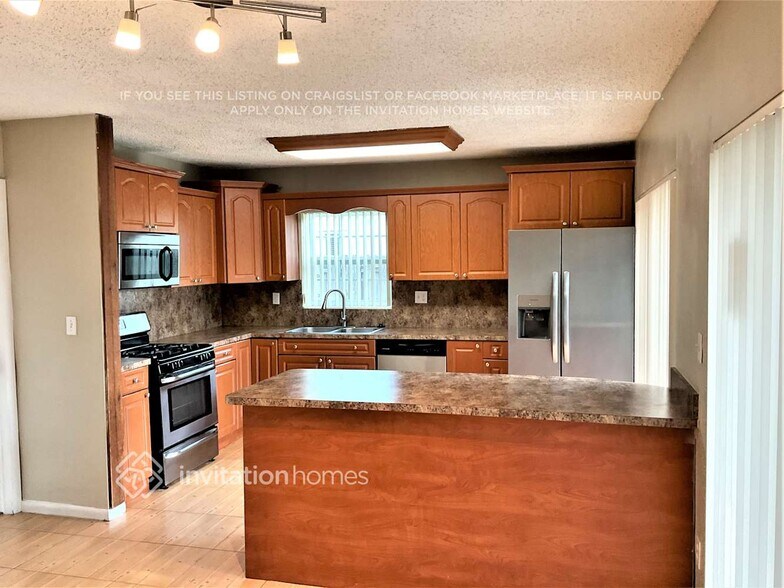 Building Photo - 11721 SW 122nd Ave