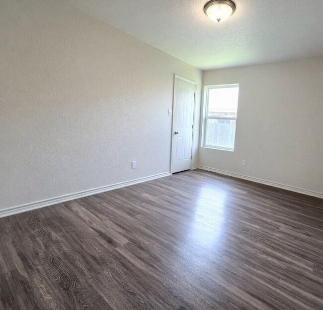 Building Photo - 3113 Ochiltree Dr