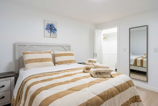 Building Photo - 42 White St Pl