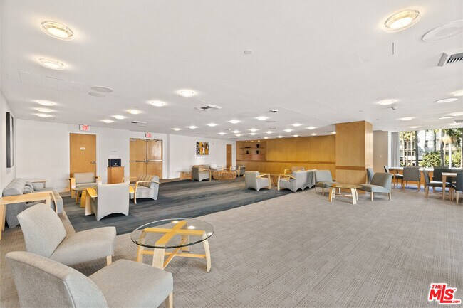 Building Photo - 13600 Marina Pointe Dr