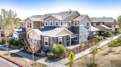 Building Photo - Westside 3 Bed Townhouse in Gold Hill Mesa