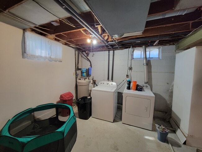 Building Photo - 1412 Rainbow Dr