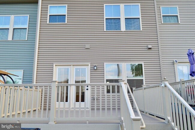 Building Photo - 10420 Quillback St