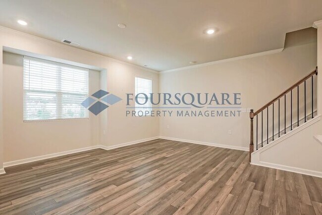 Building Photo - Three Story Town Home | Entry Level Bedroo...